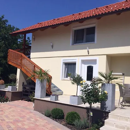 Leiner Apartment *